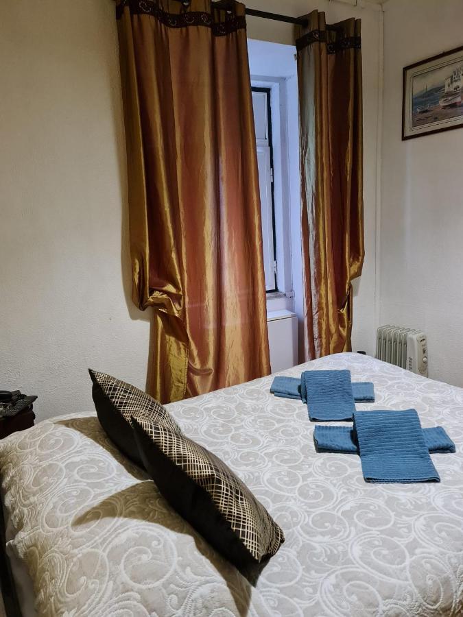 Pensao Residencial Flor Dos Cavaleiros Hotell Lisboa Exteriör bild