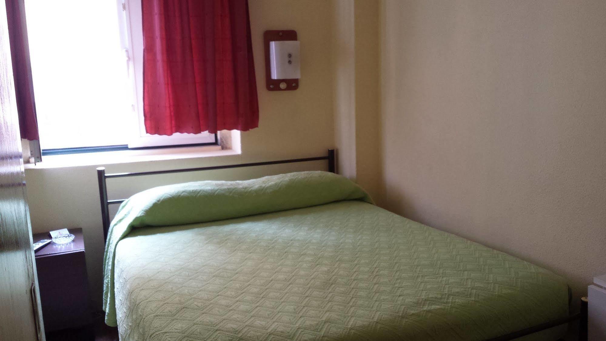 Pensao Residencial Flor Dos Cavaleiros Hotell Lisboa Exteriör bild